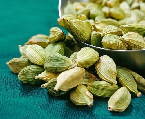 Natural Green Cardamom, For Cooking, Grade Standard : Food Grade