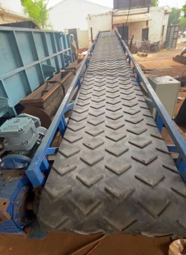 Mild Steel Motor Polished Truck Loading Conveyor, Color : Black