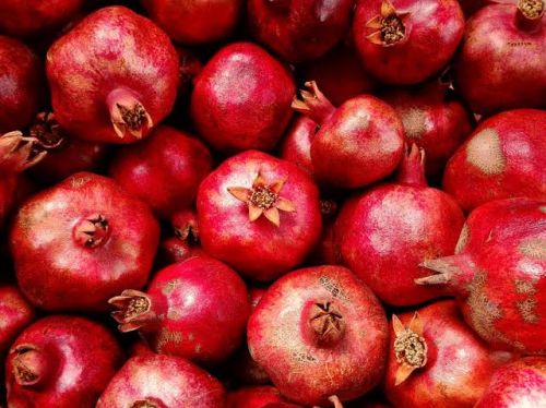 Gir Kesari Organic Fresh Pomegranate For Cooking, Food Medicine, Cosmetics, Human Consumption