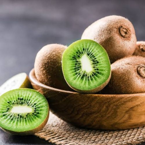 Natural Kiwi, Color : Green, Packaging Size : 25Kg, 50Kg