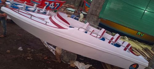 6 Seater FRP Motor Boat, Specialities : Long Life, Hard Structure, Fine Finished, Fast Runing