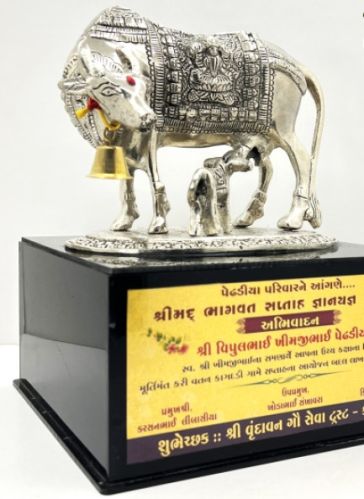 Polished Metal Cow Momento, Color : Silver, GOLD