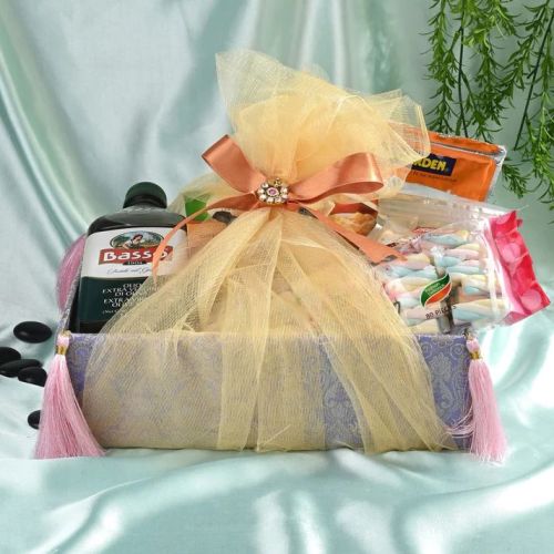 Lavender Affairs Gift Basket 12 X 9.5 X 3.5 Inch