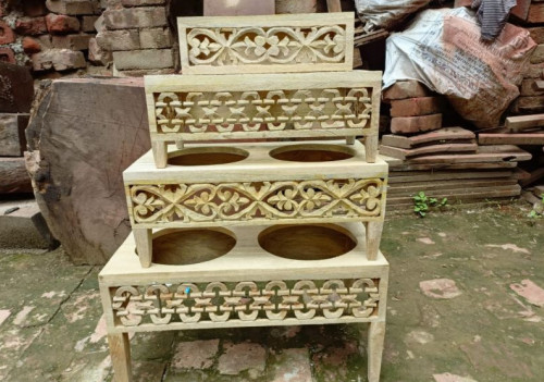 Polished Wooden Pet Feeder For Animals Uses