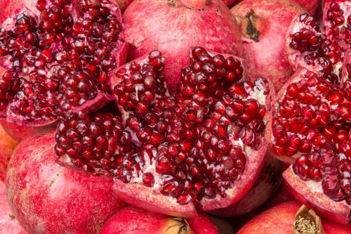 Natural Fresh Pomegranate, Color : Red For Human Consumption