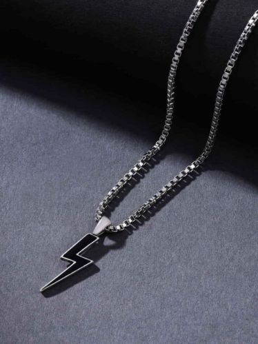 Flash Black Pendant Necklace