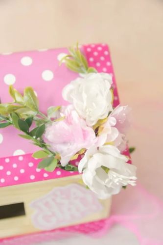 Pinewood House Shape Gift Hamper, Capacity : 1000 Ml/gm For Etc.