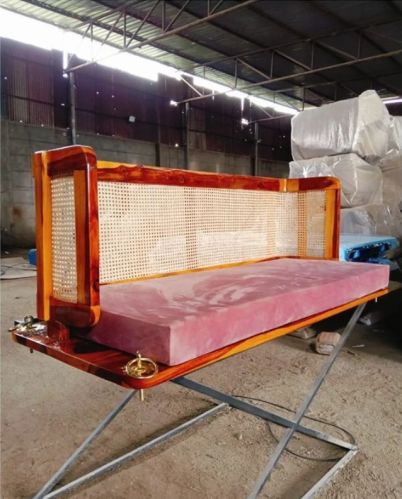 Vishwakarma Art's Polished Wooden Jhula For Garden, Home, Hotal