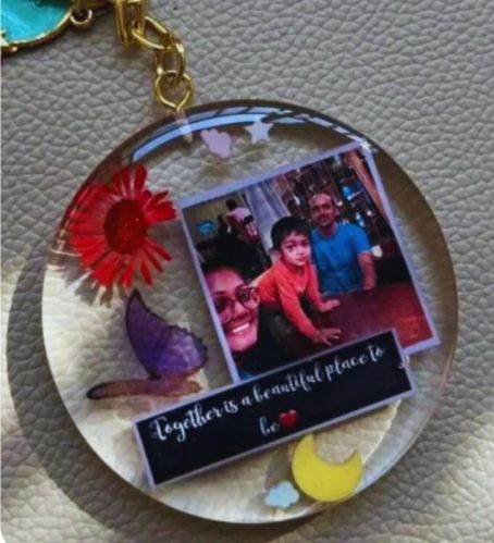 Multishape Customise Photo Resin Key Chains, Color : Silver