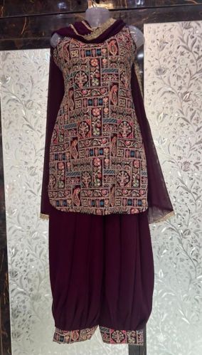 Ladies Georgette Suits, Color : Maroon Casual Wear, Party Wear