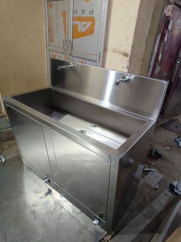 Polished Stainless Steel Scrub Sink Station, For Laboratory, Feature : Anti Corrosive, Durable, Eco-Friendly