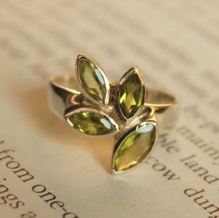 Brass Ladies Peridot Ring, Color : Golden