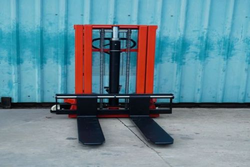 SRE Manually Operated Mild Steel Hydraulic Hand Stacker, For Moving Goods