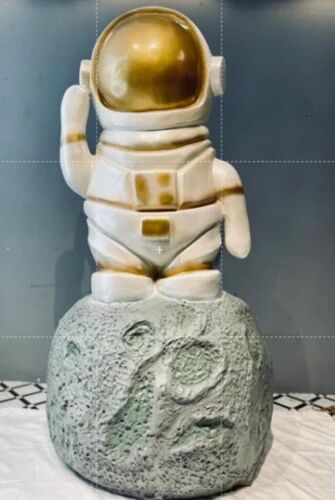 Creators Podd Fiberglass Fibre Glass Spaceman Statue, Size : 4.5Ft