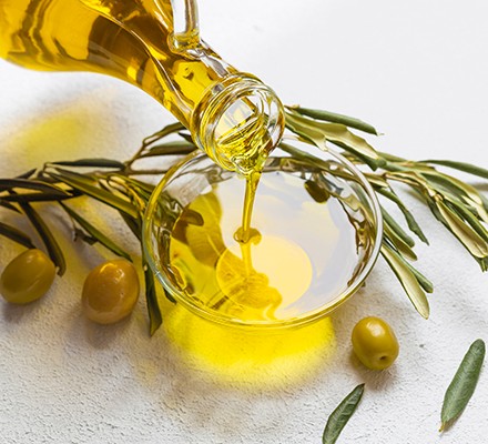 Yellow Liquid Organic Olive Oil, For Cooking, Certification : FSSAI