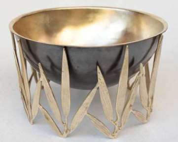 Polished Metal Leaf Stand Bowl, For Home, Hotel, Restaurant, Feature : Attractive Designs, Corrosion Proof