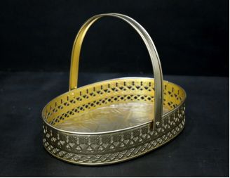 Golden 12x7x3 Inch Iron Basket, For Gifting, Feature : Easy To Carry, Superior Finish