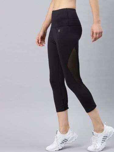 Black Plain Cotton Ladies Sports Capri, Technics : Machine Made