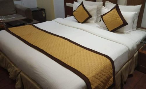 Plain Polyester Bed Runner, Color : MULTICOLOUR for Hotel