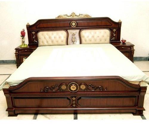 Polished Wooden Double Bed, For Home, Hotel, Feature : Accurate Dimension, Easy To Place, High Strength