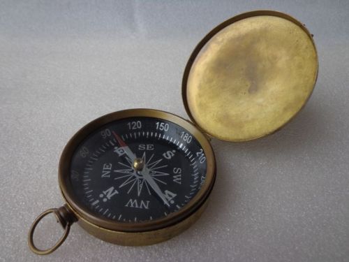 Antique Brass Pocket Compass, For Promotional Work, Gift Item, Direction Tracking, Ship, Display Type : Analog