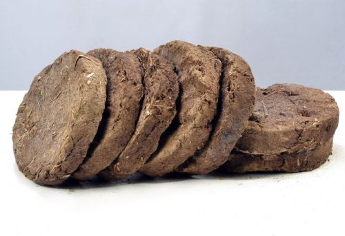 Brown Round Dry Cow Dung Cake, For Agricultural Religious, Size : 12inch