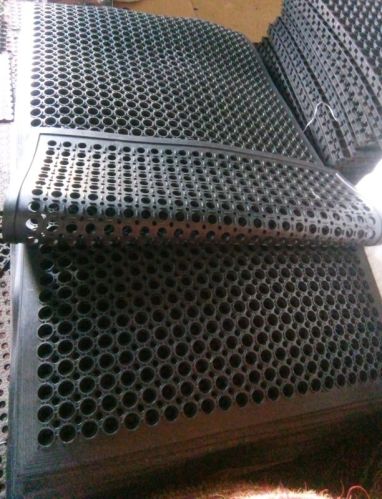 Anti Slip Rubber Hollow Mat, Hardness : Hard