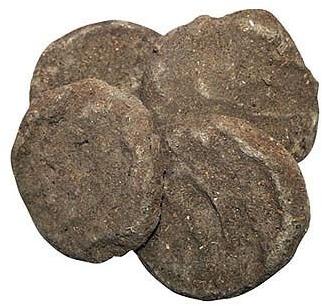 Brown Solid Round Dried Cow Dung Cake, For Agricultural Religious, Size : 6 Inch