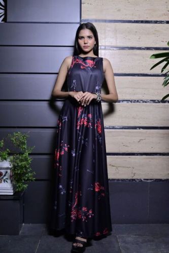 Black Digital Printed Full Length Gown, Feature : Anti-Static, Anti-Wrinkle, Skin Friendly, Stylish