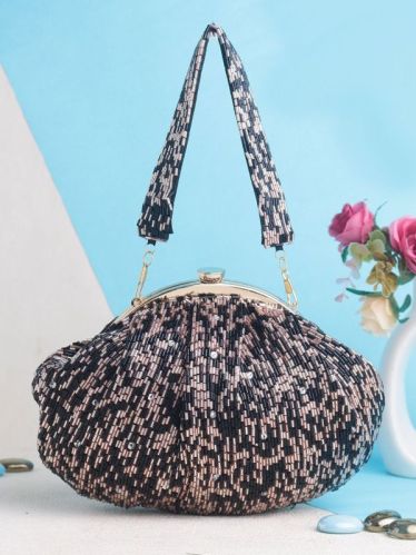 Rectangular Printed Velvet Ladies Alia Batua Bag, For Party, Casual, Size : Multisizes