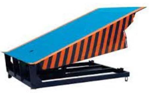 Easy Move Polished Mild Steel Hydraulic Dock Leveler, Capacity : 2000 Kg