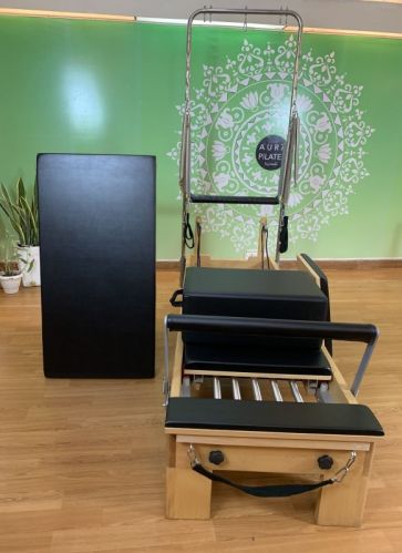 Pilates Reformer With Half Trapeze