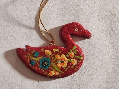 Red Printed Polished Fancy Hanging Duck, For Decoration, Gifting