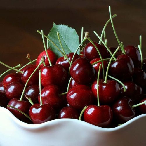 Red Natural Fresh Cherry, For Human Consumption, Packaging Type : Paper Box