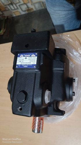 Black Yuken Hydraulic 10-20kg Mechanical Cast Iron Piston Pump