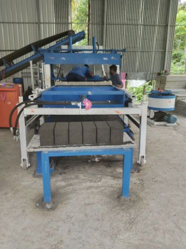 Concrete Hollow Block Making Machine, Weight : 4000 Kg
