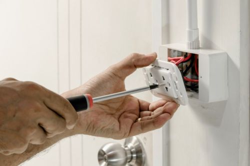 Residence Electrician Service