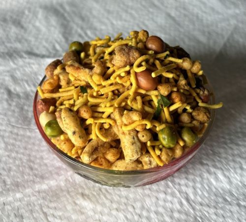 Bombay Mixture Namkeen, For Snacks, Packaging Size : 300gm, 400gm, 500gm