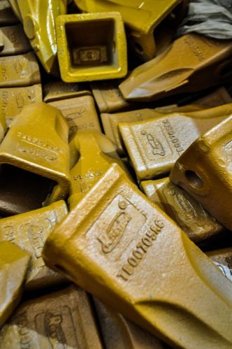 Rossica Hydraulic Iron Manual Excavator Tooth Point, Color : Yellow