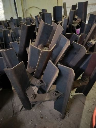 Bharti Engineer Carbon Steel Bulk Flow Chain, For Moving Goods, Length : Customized