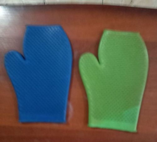 Plain Rubber Horse Grooming Glove, Feature : Heat Resistant, Skin Friendly, Washable, Water Resistant