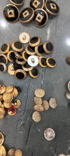 Blue Oval Non Polished Plain Black Pearl Button, For Clothing, Certification : Isi Certified