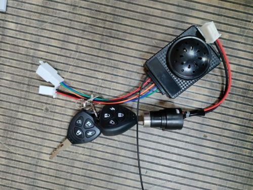 Black Khetaan Polished Plastic Center Lock With Key