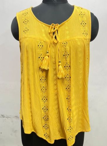 Cotton Plain Ladies Sleeveless Tops, Technics : Machine Made