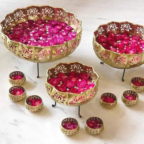 Indo Art CollectionIron Lotus Urli With Stand Pot For Floating Flower/Candle Festive Decor Set Of 13 Piece 14/12/10 Size With Stand & 7 Votive