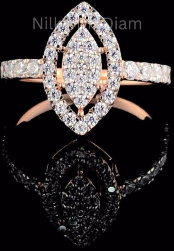 Lab Grown Diamond Halo Engagement Ring, Gender : Female