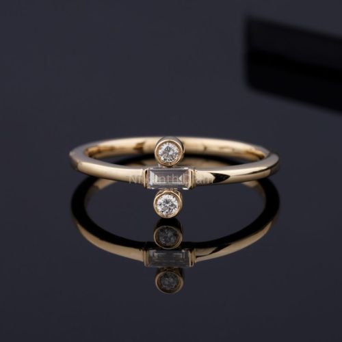 Lab Grown Gold Single Baguette Ring, Packaging Type : Velvet Box