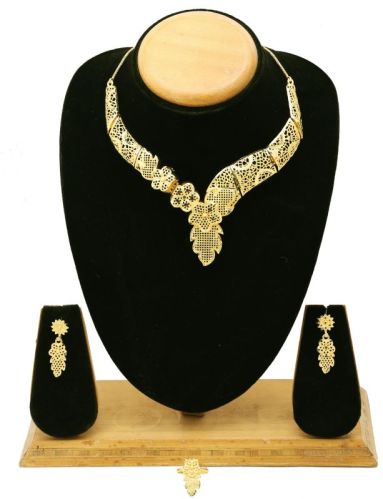 Delicate Floral Forming Choker Necklace Set, Style : Traditional