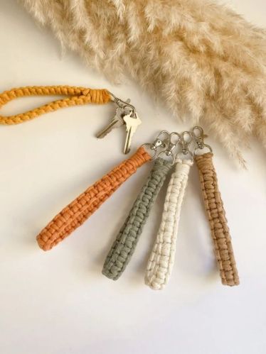 Plain Yarn Multicolor Macrame Keychain, Packaging Type : Plastic Packet