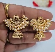 Polished Metal Stylish Earrings, Color : Golden